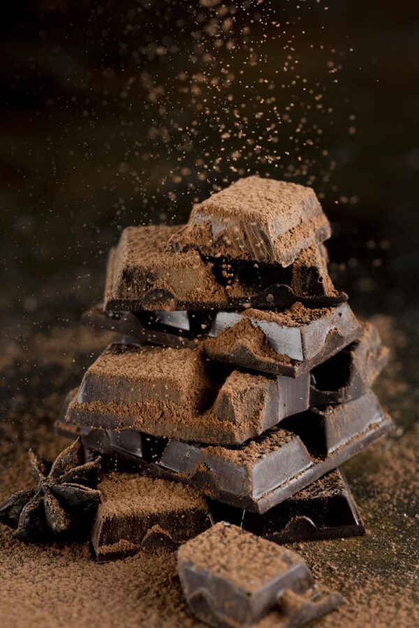 Imagem Freepik vista frontal do chocolate com cacau em pó
