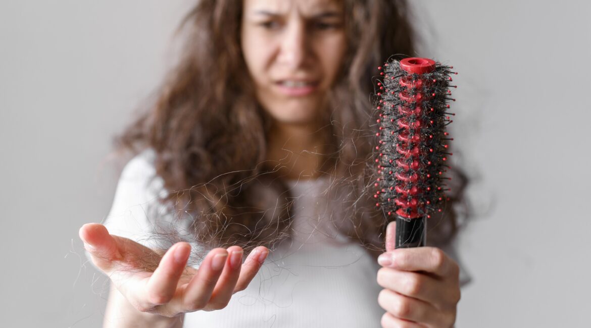 Freepik Imagem Mulher com queda de cabelo